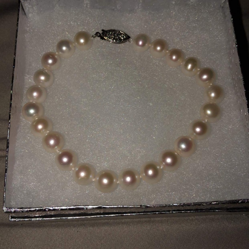 Pearl bracelet